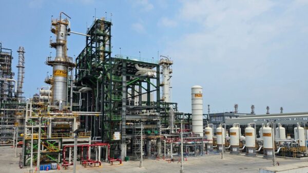 Descarta gobernador daño ambiental a Paraíso por refinería