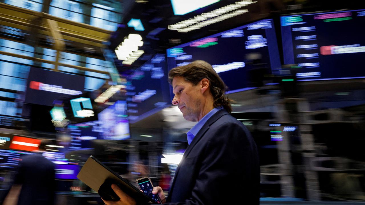 Wall Street opera mixto de cara a elecciones en EU
